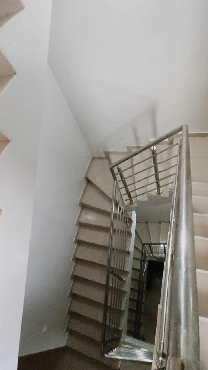Villa R+2 Moderne à vendre à la cité Mbackiyou FAYE